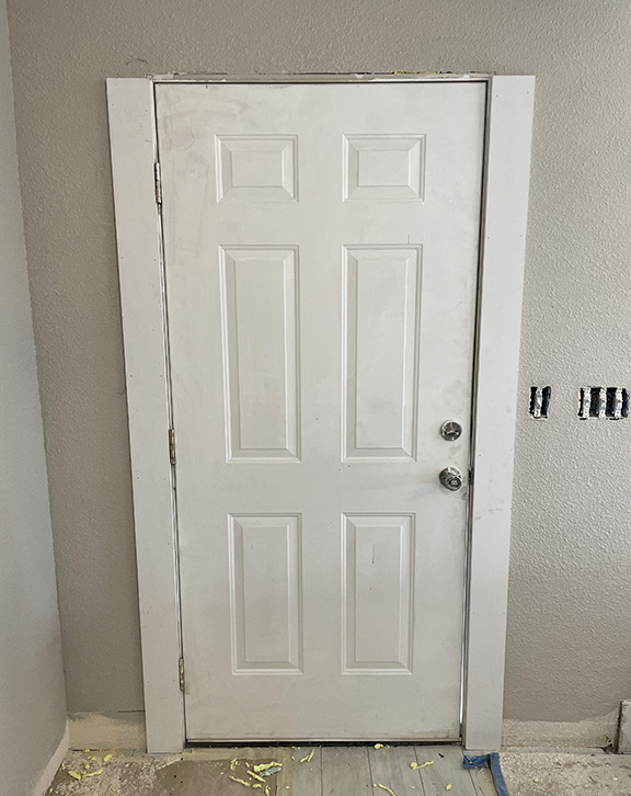 door with side trim