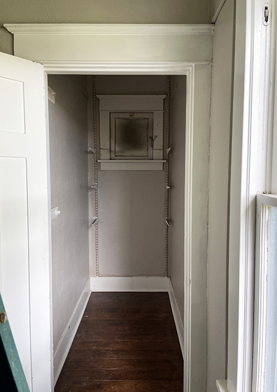 closet with standards and brackets