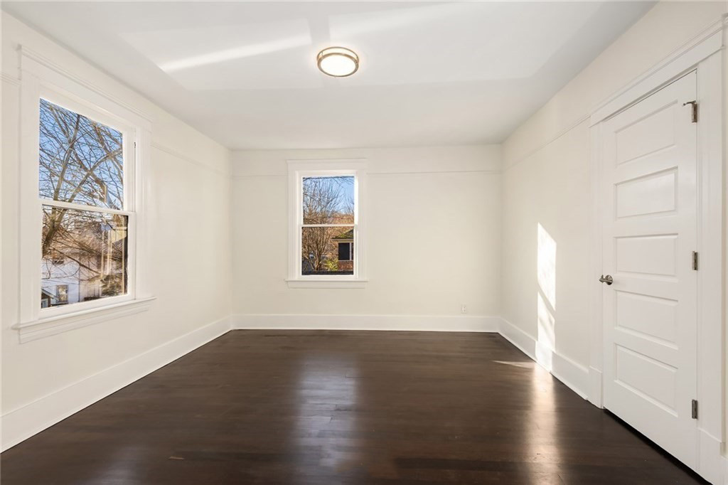 middle bedroom
