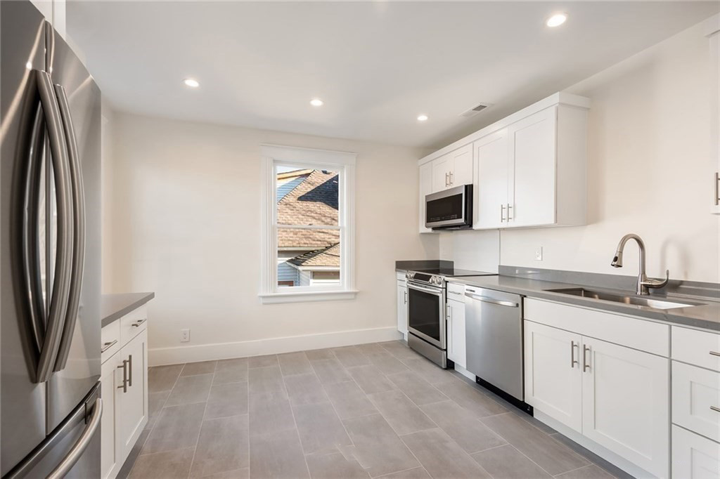 middle kitchen