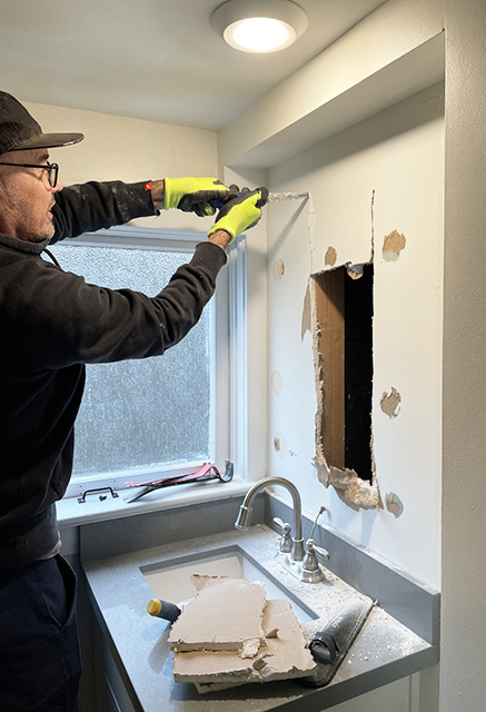 Cutting dry wall for a medicine cabinet install